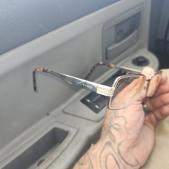 Glasses and shoes - Picture 8 of 16